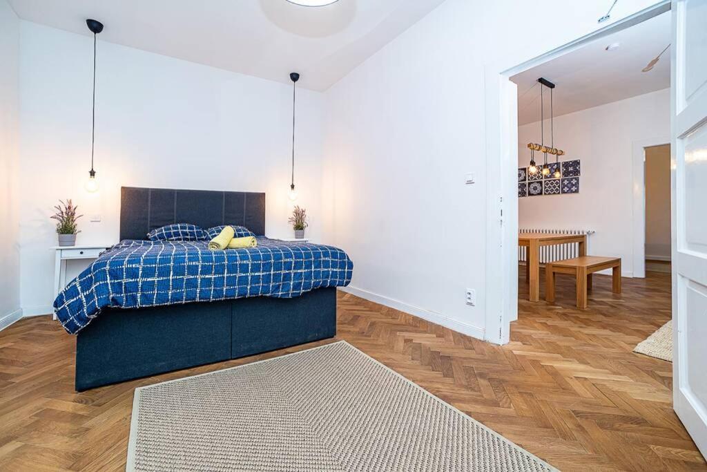 Elegant, Modern, 2-Bed Flat By Museum Of Prague Apartamento Exterior foto
