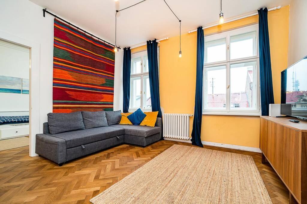 Elegant, Modern, 2-Bed Flat By Museum Of Prague Apartamento Exterior foto