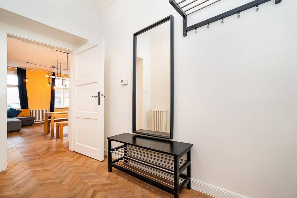 Elegant, Modern, 2-Bed Flat By Museum Of Prague Apartamento Exterior foto