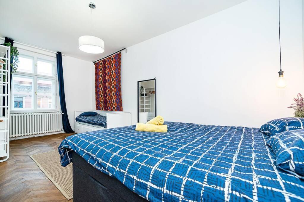 Elegant, Modern, 2-Bed Flat By Museum Of Prague Apartamento Exterior foto